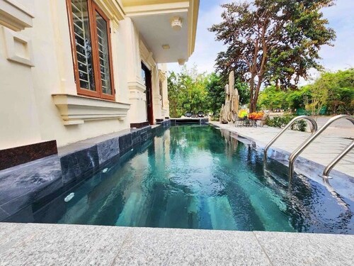 8BR House for large group