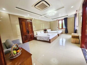 8 bedrooms, iron/ironing board, WiFi