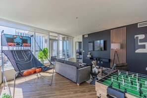 Games room - 2DB | Monroe| HighRise+Pool+Gym+Parking+W/D+Golf (Phoenix)