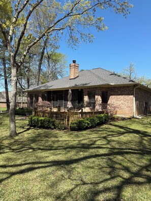 Exterior - 3-bedroom golf course home on Walden on Lake Conroe Montgomery with WiFi, AC (Montgomery)