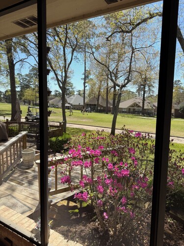 3-bedroom golf course home on Walden on Lake Conroe Montgomery with WiFi, AC