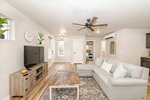 TV - The Casita 7 mins to DT Boise Sleeps 2-4 (Boise)