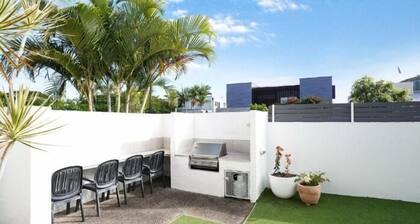 Noosa Parade Holiday Inn