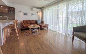 Superior Apartment, Patio, Pool View | Living area - Noosa Parade Holiday Inn (Noosa Heads)