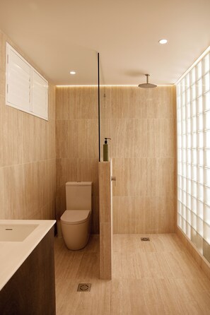 Appartement Deluxe, 1 grand lit, vue jardin | Salle de bain