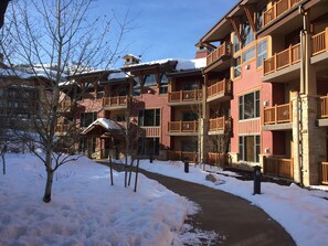 Exterior - Ski in / Ski Out direct access to Brand New Sunrise Gondola-3 Bedroom 4 bathroom (Park City)