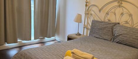 2 soverom, strykejern/-brett, wi-fi og sengetøy