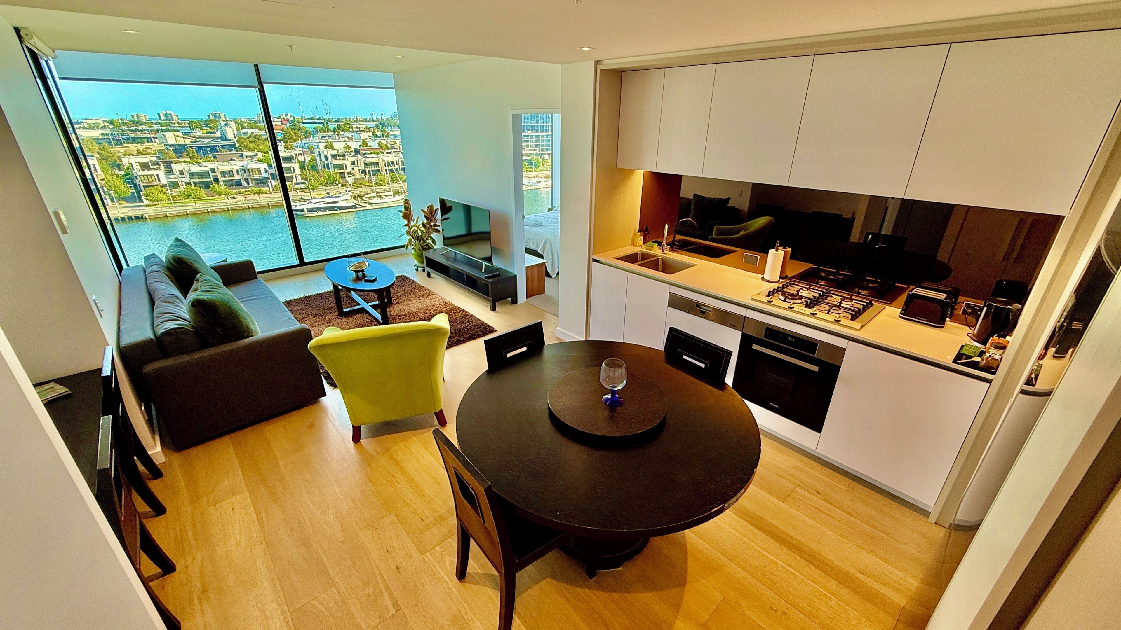 Departamento, 2 habitaciones, vista al río | Cortinas blackout, tabla de planchar con plancha y wifi gratis 