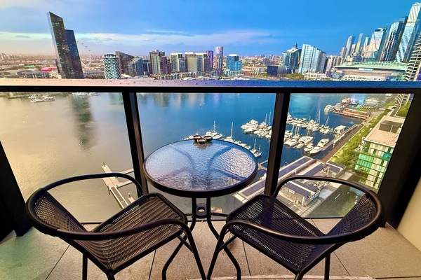 Habitación doble estándar, 1 cama Queen size, para no fumadores, vista al lago | Terraza o patio