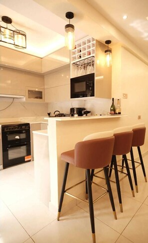 Private kitchen - CKsuites muyenga spacious apartment fully equipped with all amenities in Kampala (Kampala)