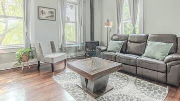 Télévision, cheminée