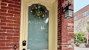Exterior detail - 2BR Lake Ontario Suite  King Bed, Historic Village, Walk to Waterfront & Dining (Sackets Harbor)