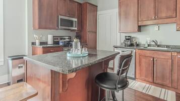 Micro-ondes, four, plaque de cuisson, lave-vaisselle