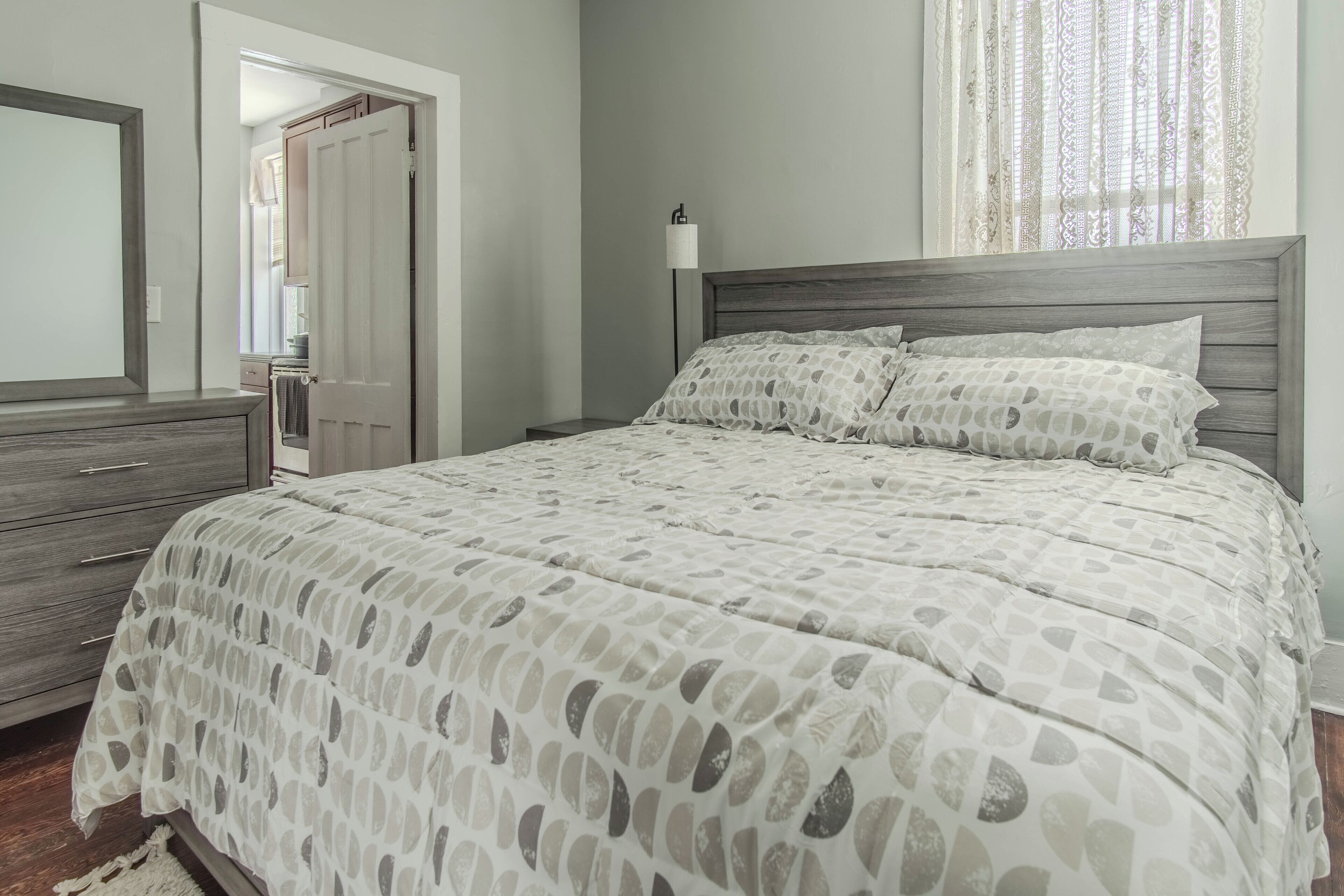 2 chambres, fer et planche à repasser, Wi-Fi, draps fournis