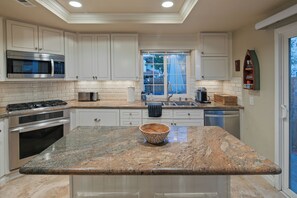 Cookware/dishes/utensils, spices, dining tables