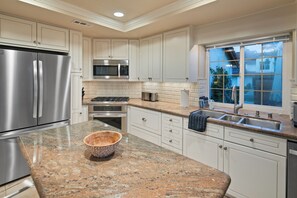 Cookware/dishes/utensils, spices, dining tables