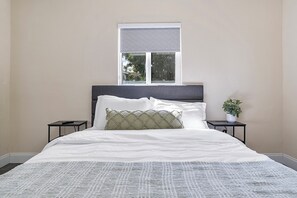 3 soverom, strykejern/-brett, wi-fi og sengetøy