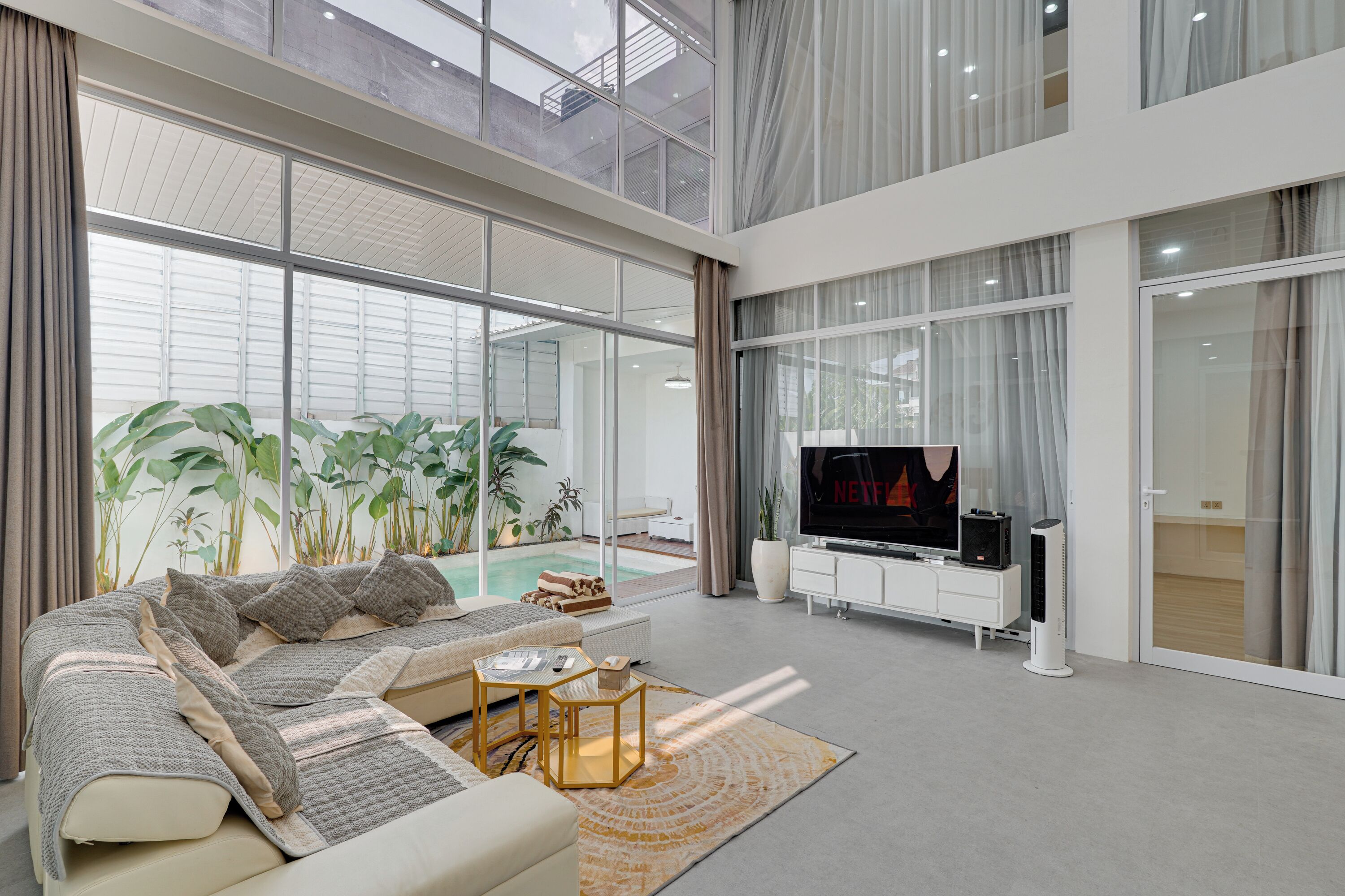 Villa, balcón, vistas a la piscina | Vistas desde la habitación
