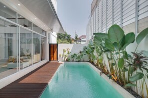 حمّام سباحة خارجي