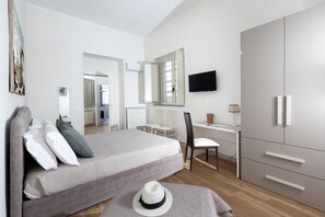 2 bedrooms, free WiFi, bed sheets - La Dolce Sorrento in the centre of Sorrento (Sorrento)
