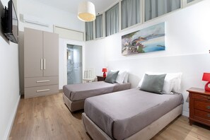 2 bedrooms, free WiFi, bed sheets - La Dolce Sorrento in the centre of Sorrento (Sorrento)