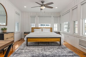 5 bedrooms, desk, iron/ironing board, travel crib
