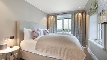2 Schlafzimmer, Schreibtisch, Bügeleisen/Bügelbrett, WLAN