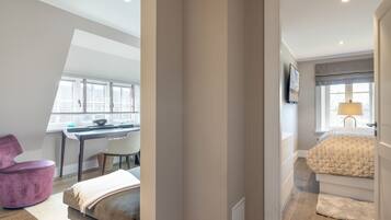 2 bedrooms, desk, iron/ironing board, WiFi