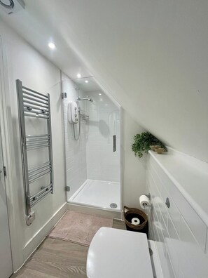 Hair dryer, towels - Charming 2B Georgian Flat in Historic Tring (Hertfordshire)
