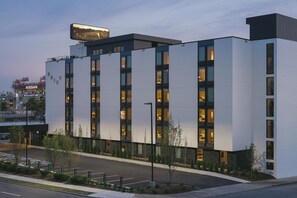 Exterior - Urban Escape with Vibrant Lounge, Pool – Near Downtown Hotspots (Nashville)