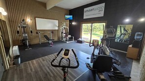 Gym - Smartwood Inn (Osseo)