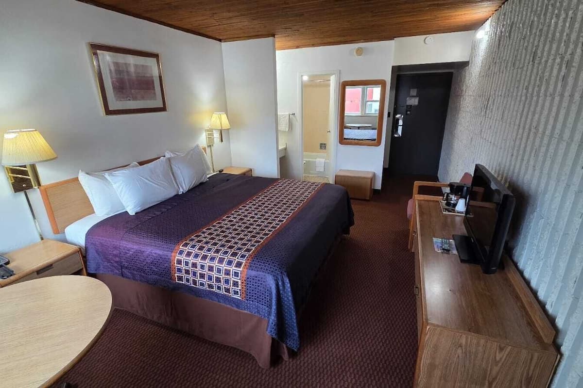 Habitación económica, 1 cama de matrimonio grande | 1 dormitorio y wifi gratis