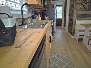 Fridge, stovetop, dishwasher, toaster