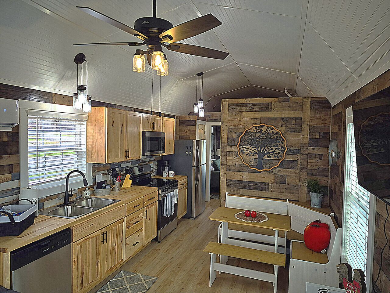 Fridge, stovetop, dishwasher, toaster