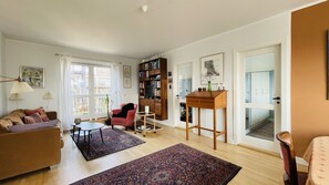 TV - City Apartment in Frederiksberg with 2 bedrooms sleeps 4 (Frederiksberg)