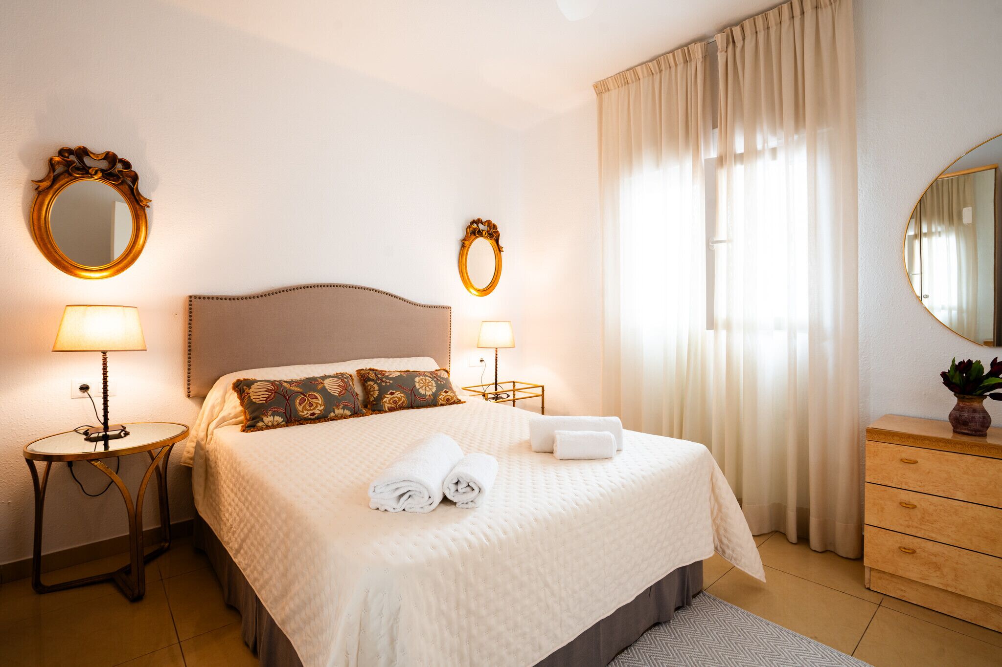 2 chambres, fer et planche à repasser, Wi-Fi gratuit, draps fournis