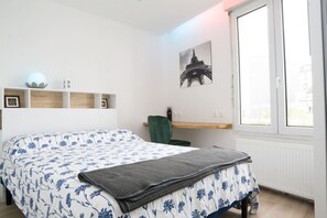 2 habitaciones, escritorio, tabla de planchar con plancha y wifi 