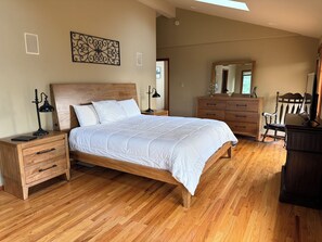 3 slaapkamers, een strijkplank/strijkijzer, gratis wifi, beddengoed
