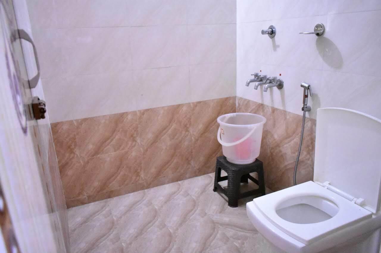 Ducha, toallas, jabón, shampoo