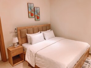 2 habitaciones, tabla de planchar con plancha, wifi y ropa de cama 
