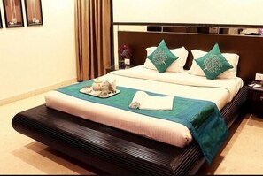 Suite – basic, byutsikt | Skrivebord, lydisolert og ekstrasenger (mot et tillegg)