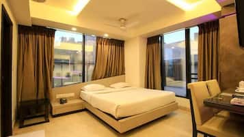 Habitación básica doble, vista a la ciudad | 1 habitación, escritorio, insonorización y camas extra