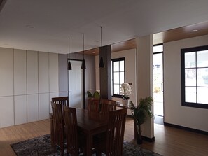 Family Villa, 4 Bedrooms, Non Smoking, Courtyard View | In-room dining - Nur Alam Hotel (Lembang)