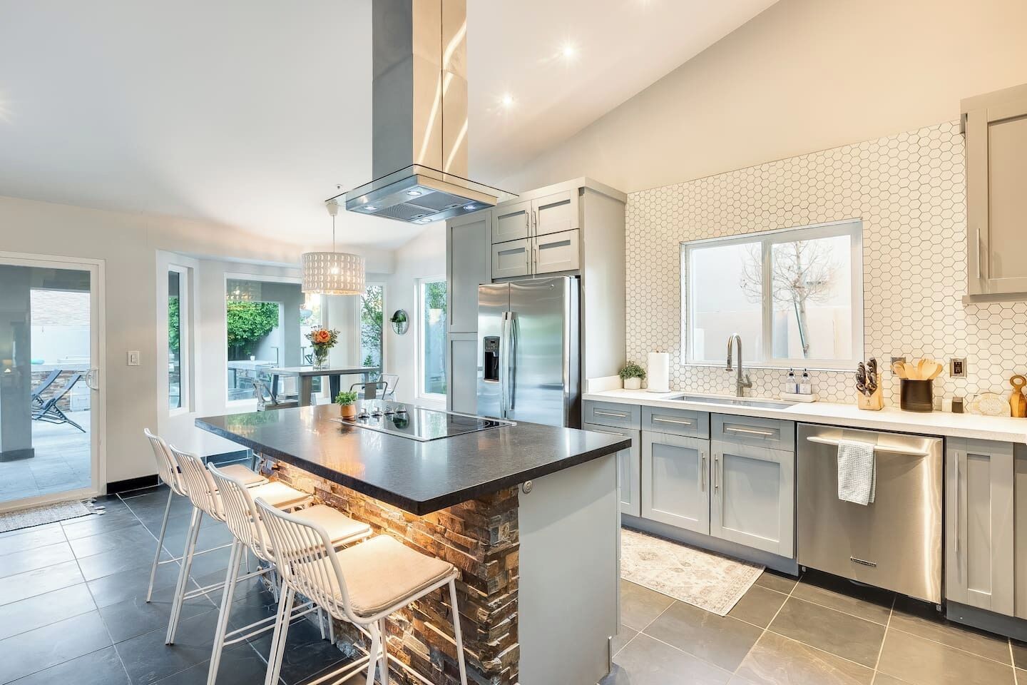 ثلاجة، ميكروويف، فرن، موقد طهي مسطح