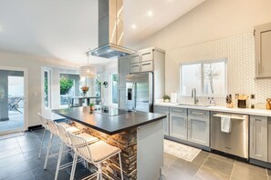 雪櫃、微波爐、焗爐、爐具