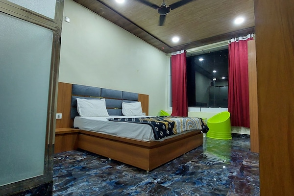 Quarto casal executivo, vista para a cidade | Espaço de trabalho para notebook, Wi-Fi de cortesia