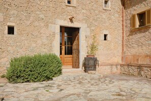 Exterior detail - Sa Font by Rentallorca (Son Macià)