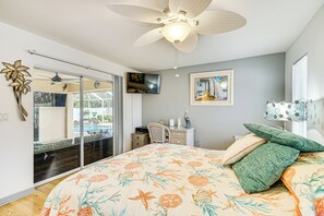3 bedrooms, desk, iron/ironing board, travel cot - 4 Mi to Public Beach: Cape Coral Paradise! (Cape Coral)
