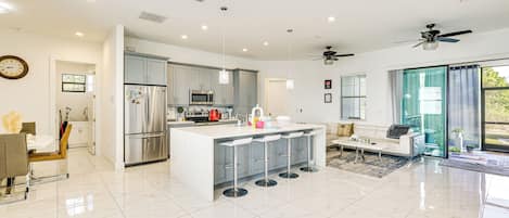 Coffee/tea maker, fridge, microwave, stovetop