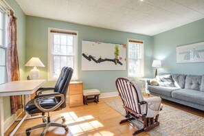 TV, DVD player, books, stereo